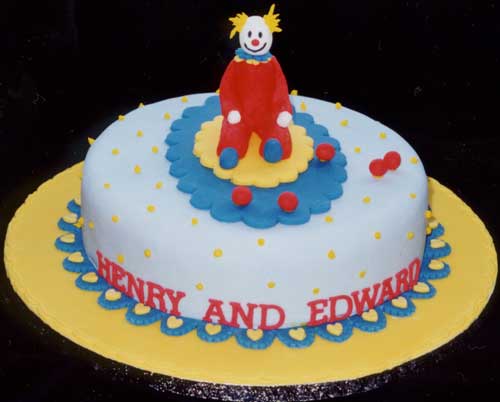 A Christmas cake decorated with holly and Christmas roses.